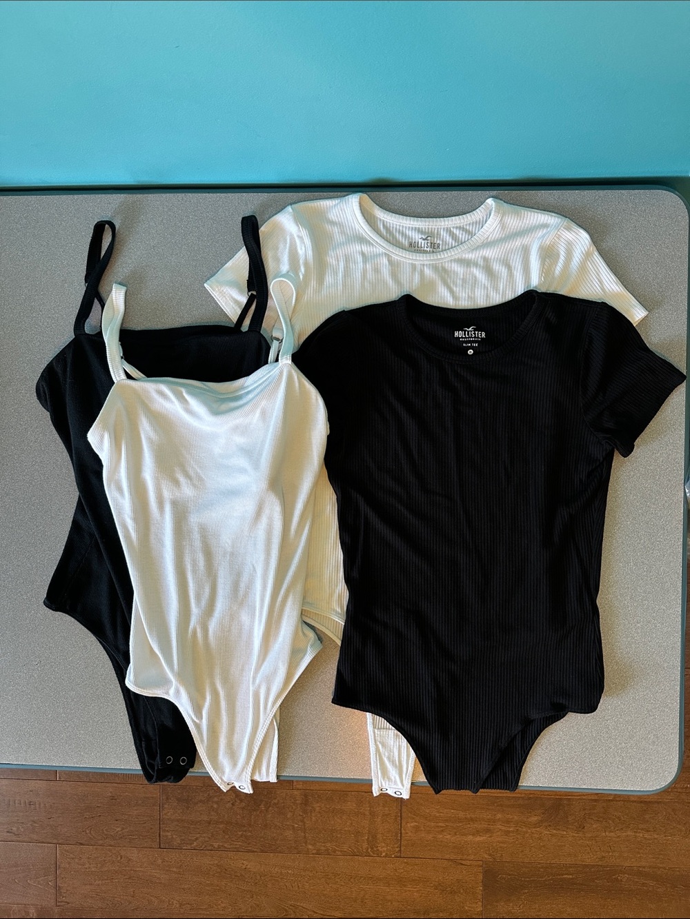 4 | HOLLISTER | SLIM BODYSUITS | MEDIUM | SET: 2 TANKS 2 TEES | WOMENS